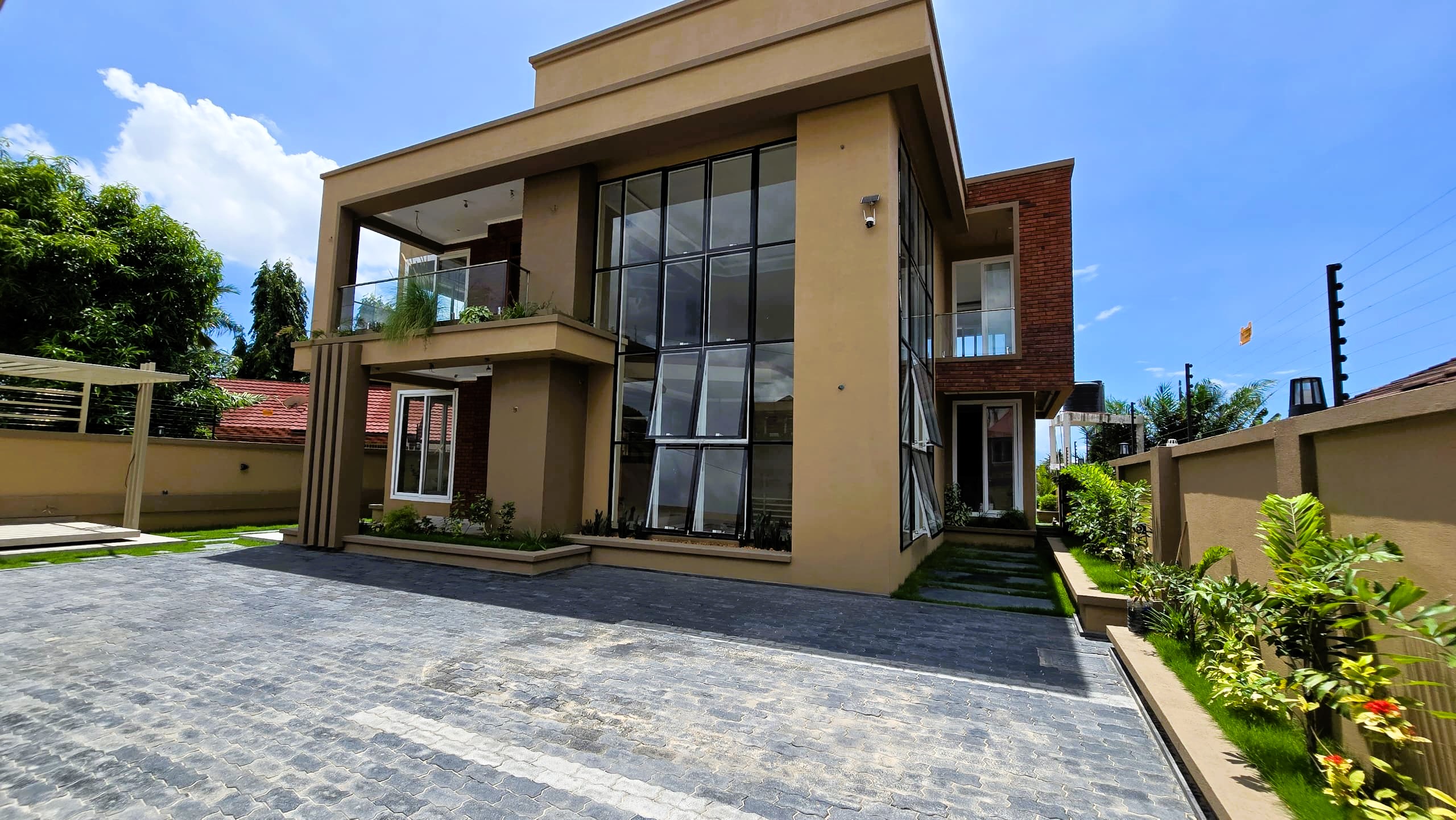 An image for HOUSE FOR SALE